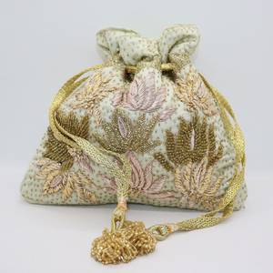 Bolso Redondo Potli Bordado a Mano en Seda con Diseño Floral y Cuentas, Detalles de Perlas, Bolso de Boda, Arte Coleccionable, Artesanía ALI FASHION ART - Product Image 1
