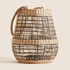 Lanternes artisanales colorées en jonc de mer, fabriquées au Vietnam, à prix avantageux. - Product Image 3