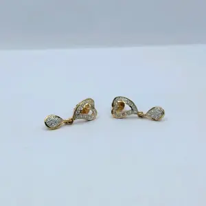 Modernos y Elegantes Pendientes de Oro de 22K con Forma de Corazón y Diamantes, Joyería Colgante de Diseño para Mujer, Uso Diario - Product Image 1