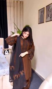 Conjunto de traje bordado de diseñador, traje de seda romana, conjunto de traje para fiesta, conjunto elegante de Kurti y pantalón, traje étnico con estilo, Kurti moderno para festivales - Product Image 3