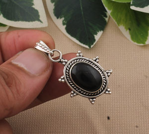 Pendentif vintage en onyx noir plaqué platine, serti dans un cadre en argent sterling 925, style victorien, pierre précieuse naturelle, collier unisexe - Product Image 4