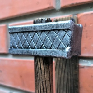 Poignée de portail en fer forgé à la main KHP – Design martelé, effet grain de bois ; facile à installer ; finition résistante à la rouille. - Product Image 6