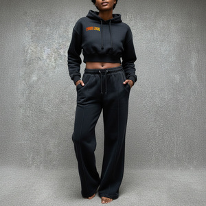 Ensemble de survêtement noir à capuche pour femme, pantalon long avec poches latérales, impression par transfert thermique avec logo personnalisé, coupe décontractée et ample - Product Image 4
