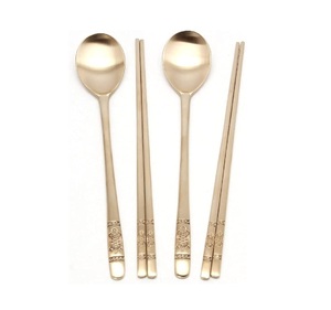 Ensemble de couverts en métal de qualité supérieure, fabriqué par un fabricant fiable, avec une finition argentée élégante, pour la cuisine, les restaurants et les réunions de famille - Product Image 1