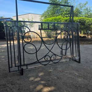 European Style Cast Iron Balcony Railing with Gold Accents Rust Resistant Exterior <b>Wall</b>-Mounted Decorative <b>Railings</b> - Product Image 5