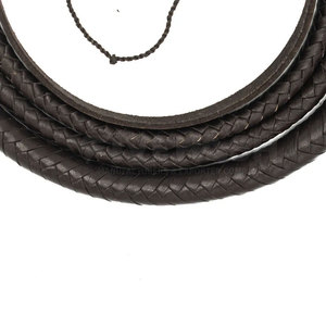Látigo de Cuero Premium Hecho a Mano, Cuero Genuino Duradero, Mango Resistente, Diseño Flexible, Ideal para Práctica y Uso en Exteriores - Product Image 3