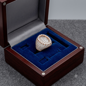 Bague de fiançailles et de mariage classique hip-hop en argent 925 plaqué rhodium, sertie de moissanite VVS taille brillant glacée de luxe - Product Image 4