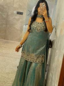 Nueva Colección: Traje Palazzo de Diseñador en Georgette Sintético Pesado con Bordado y Lentejuelas Completas, Top y Dupatta para Fiesta Tradicional - Product Image 4