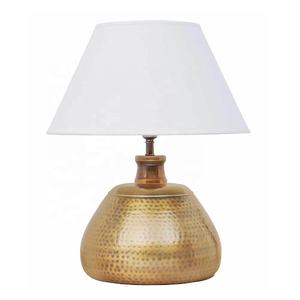 โคมไฟตั้งโต๊ะโลหะโทนสีทองแบบไม่มีโป๊ะออกแบบด้วยค้อนสำหรับห้องนอนสำนักงานโต๊ะโคมไฟในร่มโคมไฟตกแต่งบ้าน - Product Image 1