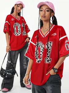 Camiseta Deportiva Corta Roja de Fútbol Americano para Mujer, Cuello en V, Malla Transpirable de Poliéster, Estampado de Leopardo, Número, Top Deportivo de Moda OEM - Product Image 6