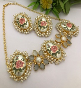 Ensemble de collier et boucles d'oreilles en laiton plaqué or de qualité supérieure, style antique fusion, pour femmes, idéal pour un cadeau de mariage ou d'anniversaire - Product Image 4