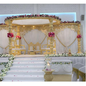 Mandap rond en bois de style moderne pour mariage asiatique, avec portail, pour cérémonie hindoue, en teck, en vente en Australie - Product Image 1
