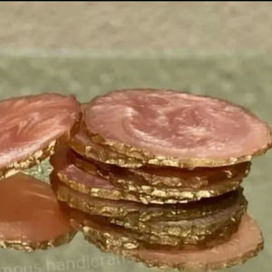 Achetez à bas prix des sous-verres carrés en résine souple, faits à la main, écologiques, réutilisables, de haute qualité, tendance. - Product Image 1