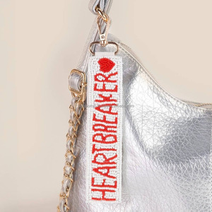 Porte-clés Ole Miss perlé, écologique et durable, fait main, avec logo universitaire, pour femmes et hommes, idéal pour les jours de match, comme attache de sac pour les fans - Product Image 6