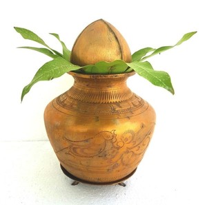 Loota/Kalash de Latón con Patrón Om para Pooja en Casa, Templo, Oficina y Bodas, Venta al por Mayor - Product Image 1