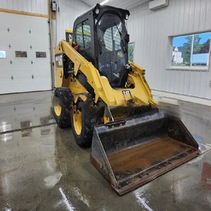 Cargadora Compacta de Orugas 246D 2015 con Cabina Cerrada, Máquina de Construcción de Alto Rendimiento - Product Image 1
