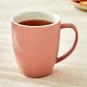 แก้วกาแฟเซรามิกสีชมพูมีสไตล์ ลายริบบิ้น เนื้อแมตต์ ด้ามจับแข็งแรง ทนทาน เหมาะสำหรับชา กาแฟ ใช้ได้ทุกวัน - Product Image 1