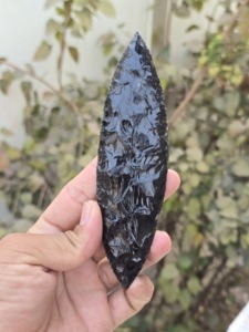 Punta de flecha de obsidiana roja de 10 pulgadas, hoja de cristal hecha a mano con mango de madera, daga ritual, decoración espiritual para altar, regalo para coleccionistas. - Product Image 3