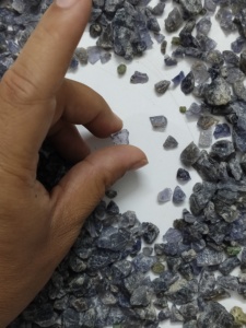 ไอโอไลต์สีม่วงธรรมชาติแบบหยาบ ล็อต 16 สำหรับทำเครื่องประดับ - Product Image 2