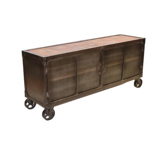 Mueble de TV de madera maciza hecho a mano, ruedas con Base de Metal estilo granja marrón, incluye características de almacenamiento para dormitorio, sala de estar, comedor - Product Image 1