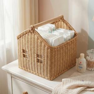 Panier de rangement pour jouets en rotin en forme de maison, design éco-responsable, mignon et naturel, fait main, avec poignée, pour enfants. - Product Image 5