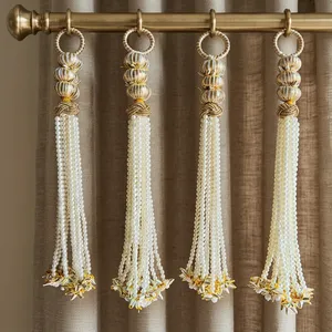 Pendentif à pampilles dorées avec fils de perles et anneau tressé pour la décoration intérieure - Product Image 1