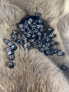 Juego de Dados Cuadrados de Hueso Negro Hechos a Mano, Imitación Antigua Medieval Vikinga - Product Image 3
