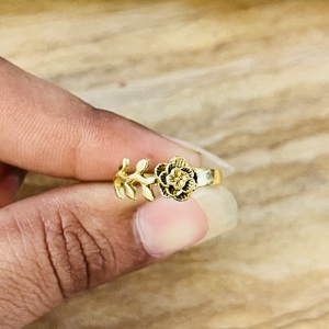 Anillo Floral Delicado Favorito del Mercado, Anillos Boho de Latón para Mujer, Chapado en Oro de 18k, Joyería Botánica con Flores, Anillo Hecho a Mano al por Mayor - Product Image 1