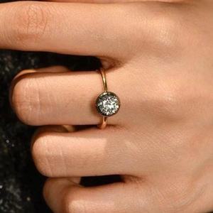 แหวนหมั้นเพชรซิคอน CVD 1 กะรัต รับรองโดย IGI เงินแท้ 925 ชุบทอง 14K เครื่องประดับเจ้าสาว - Product Image 3