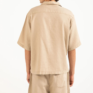 Conjunto de Camisa y Pantalón Premium para Hombre con Cuello Camp Collar |   Conjunto de 2 Piezas para Vacaciones de Verano |   Camisa y Pantalones Cortos de Color Sólido con Botones |   Personalizado - Product Image 4