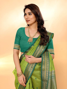 Sari vert en mélange de soie à double bordure, longueur ras du sol, avec bordure tissée Zari, tenue traditionnelle indienne pour mariage, robe Diwali pour femme, séchage rapide - Product Image 1