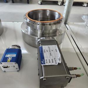 Válvula Angular Sellada con Fuelle VAT 20046-XE14-AAA1 - Equipos y Piezas de Semiconductores de Confianza con Legado Global - Product Image 1