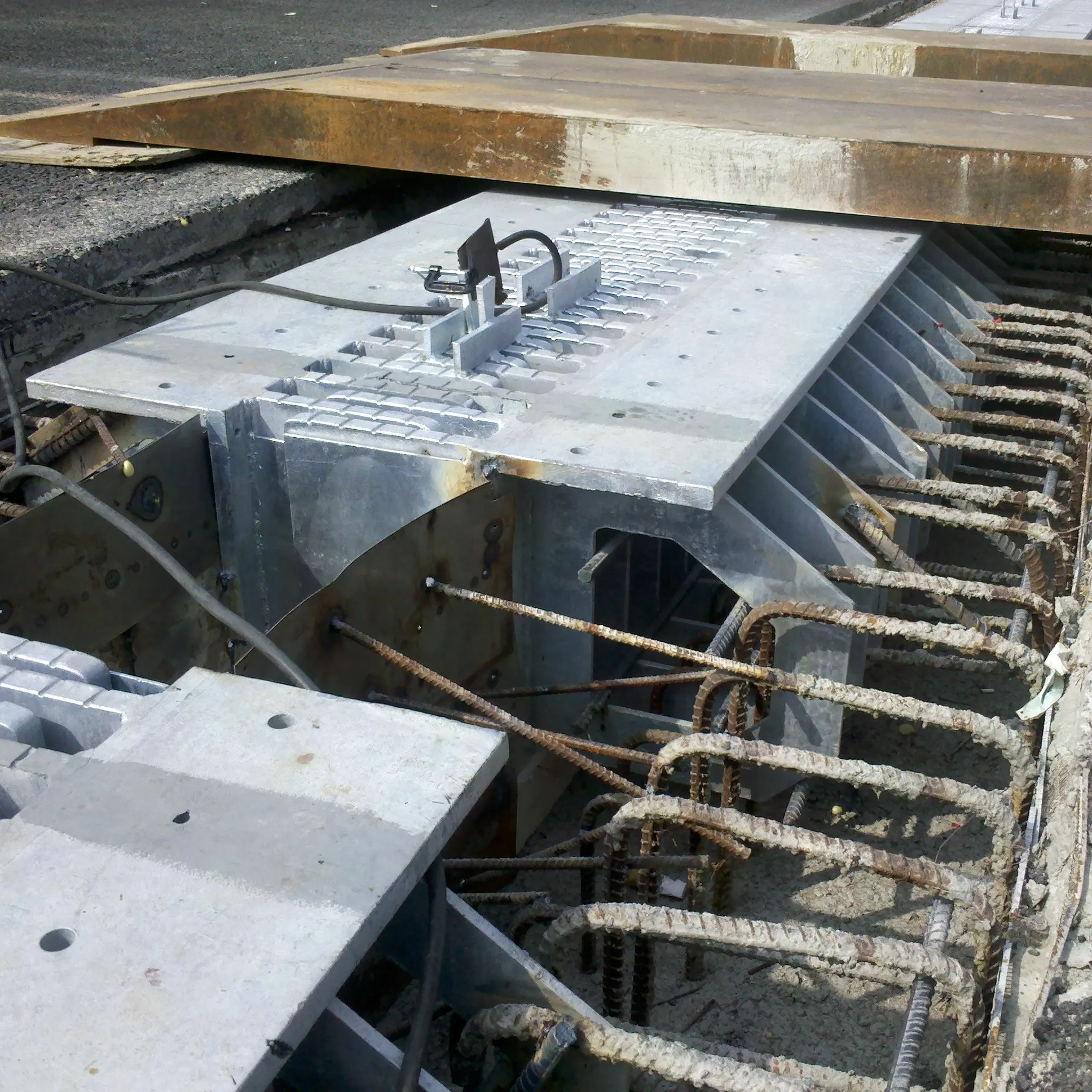 Giunto di dilatazione del ponte un materiale da costruzione è una curva storta incrociata a ponte lungo per la costruzione di ponti.