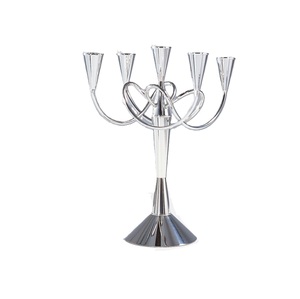 Elegante candelabro de metal plateado de 5 brazos, diseño clásico, portavelas cónico de cinco luces para centros de mesa de boda, decoración de mesa. - Product Image 4