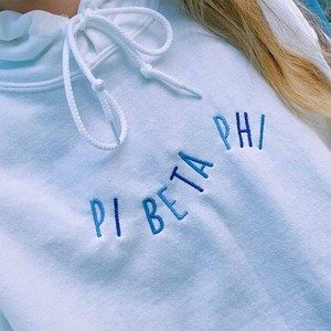 Beta |   Sudadera con Capucha Oversize de Algodón French Terry, Color Blanco, con Logotipo Frontal y Bolsillo, Diseño Casual para Primavera - Product Image 2