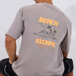 เสื้อยืดพิมพ์ลายพัฟฟ์สำหรับผู้ชาย พร้อมโลโก้เรียบง่ายแบบกำหนดเอง ผลิตในปากีสถาน ขายดี เสื้อยืดขายส่งใหม่สำหรับผู้ชาย - Product Image 2