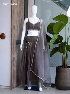 Ensemble Lehenga en Organza de Haute Qualité avec Motif Perlé sur le Côté, Choli Brodé sans Manches et Dupatta – Mode Féminine - Product Image 5