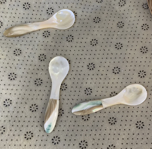 Cuillère de luxe vietnamienne en nacre, fabriquée à partir de coquillages naturels, pour servir le caviar, les desserts, la crème glacée et le café. - Product Image 6