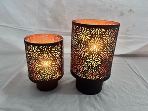 Lanternes décoratives en fer forgé faites à la main Sonnet, porte-bougies à motif floral découpé, résistantes à la chaleur, décoration d'intérieur, lot de 2 pour Noël - Product Image 3