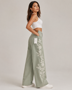 FAWKES Jean en denim taille haute à jambe large avec broderie florale, coupe ample, longueur intégrale, délavé, style printemps, vente en gros - Product Image 3