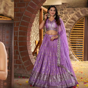 Dola Modeste Jacquard de Soie Lehenga Choli Semi-Cousu avec Paillettes et Broderie Zari Style Moderne pour Vêtements de Mariage - Product Image 1