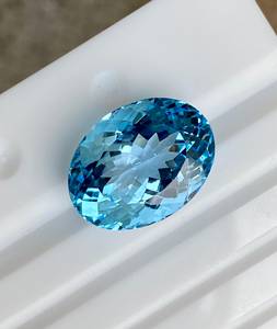 พลอยโทแพซสีฟ้าธรรมชาติจากราชสถาน ทรงบริลเลียนท์คัท  แบบเม็ดเดี่ยว Zubeda Gems รับรองโดยผู้ตรวจสอบอิสระ เปลี่ยนสีได้  ประจำเดือนธันวาคม - Product Image 4