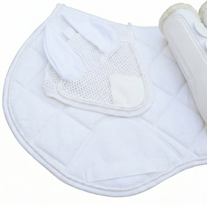 Juego Ecuestre Crossedge: Silla de Montar Acolchada de Lujo con Botas de Tendón y Protección para el Nudillo a Juego y Red de Orejas con Reducción de Ruido - Product Image 3