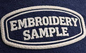 Veste universitaire personnalisée haut de gamme OEM ODM, style baseball, corps en laine, manches en cuir, boutons-pression, uniforme d'équipe universitaire - Product Image 5