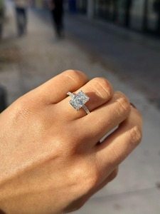 Anillo de Moissanita de Diseño Único y Moderno con Piedra de Claridad VVS, Joyería de Lujo para Uso Diario y de Fiesta, Disponible para la Venta - Product Image 5