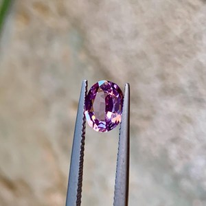Spinelle naturelle d'Inde, taille ovale, couleur violette, certifiée par un tiers, idéale pour la création de bijoux fins et de créations de bijoux de créateurs - Product Image 4