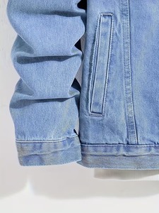 Veste en jean bleu clair pour homme, coupe droite, en coton délavé, décontractée, printemps, fermeture boutonnée, détails surpiqués - Product Image 4