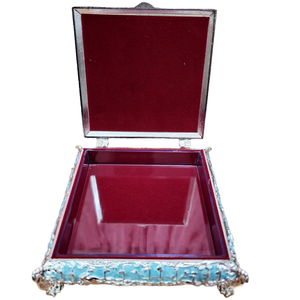 Caja de Joyería Decorativa de Metal Plateado Vintage con Diseño de Plumas Intrincadas y Detalles en Esmalte Azul - Product Image 1