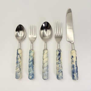 Couverts de haute qualité en acier inoxydable poli miroir avec manche en résine, couteau, fourchette et cuillère miroir pour mariage - Product Image 3