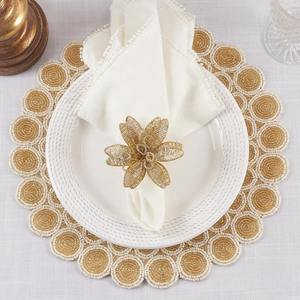 Élégant anneau de serviette de table en métal doré perlé, motif floral, fait main, décoration de table luxueuse, porte-serviettes en perles de rocaille en forme de fleur - Product Image 3
